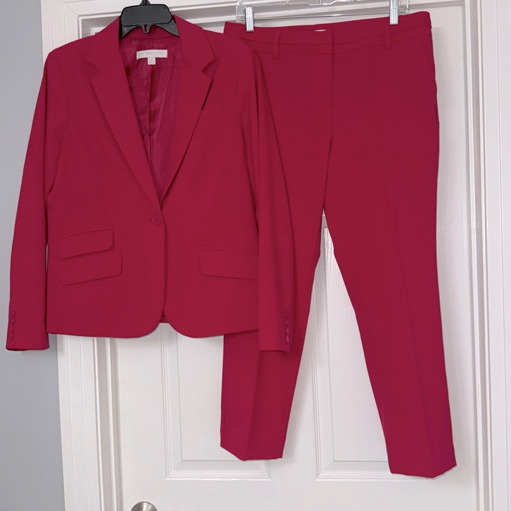 Rose pink pant suit by New York and Company. Pant Sz 10, jacket Sz 12